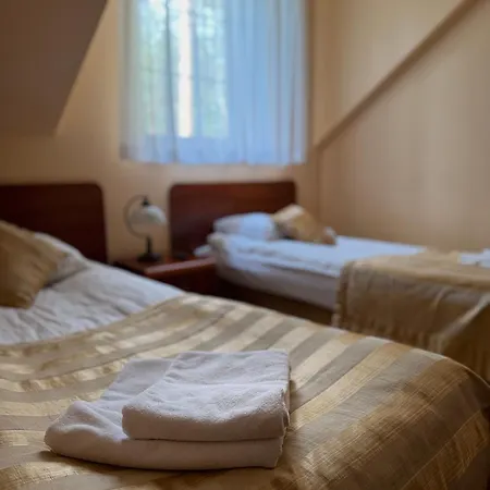 Emida - Restauracja & *