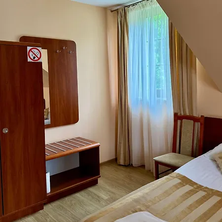 Hotel Emida - Restauracja & *